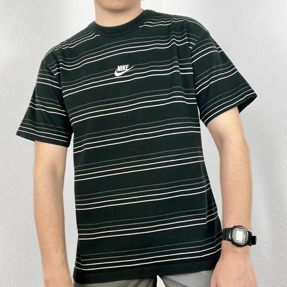 Nike men’s black and white striped tee